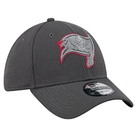 Men's New Era Graphite Tampa Bay Buccaneers  Main 39THIRTY Flex Hat