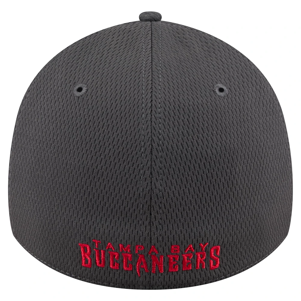 Men's New Era Graphite Tampa Bay Buccaneers  Main 39THIRTY Flex Hat