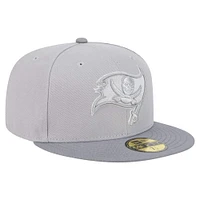 Men's New Era Gray/Graphite Tampa Bay Buccaneers Iron Cloud 59FIFTY Fitted Hat