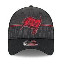 Men's New Era Pewter Tampa Bay Buccaneers 2023 NFL Training Camp Team Colorway 39THIRTY Flex Fit Hat