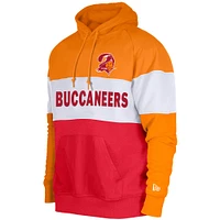 Sweat à capuche New Era rouge/orange Tampa Bay Buccaneers pour homme avec blocs de couleurs