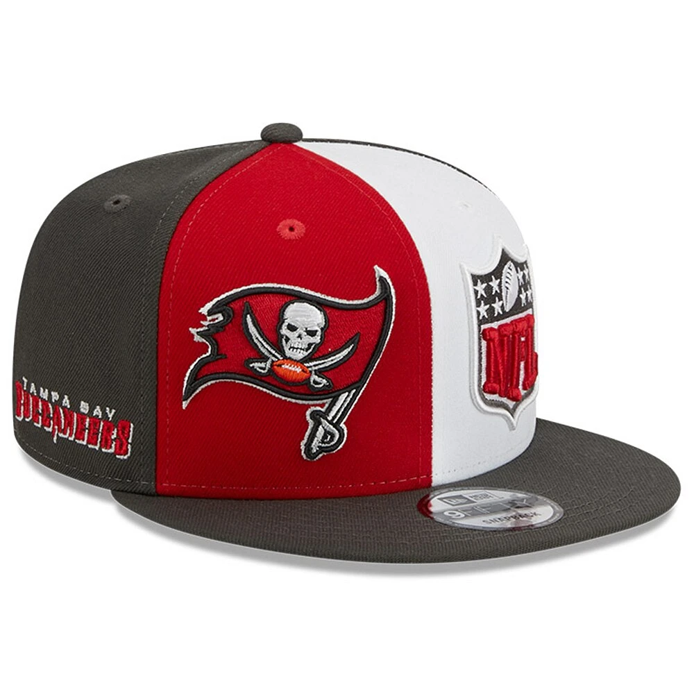 Casquette New Era pour homme Tampa Bay Buccaneers 2023 Sideline 9FIFTY Snapback rouge/étain