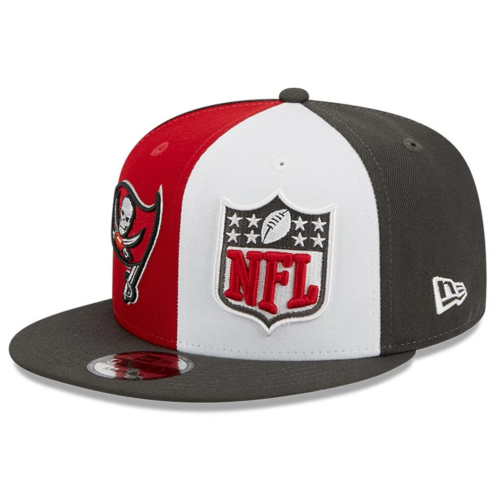 Casquette New Era pour homme Tampa Bay Buccaneers 2023 Sideline 9FIFTY Snapback rouge/étain