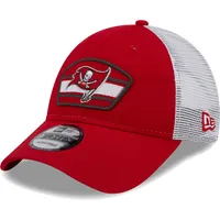 NWE BUCS SCRLT WHIT NFL LOGO PATCH TRUCKER 9FORTY HATMENSTR