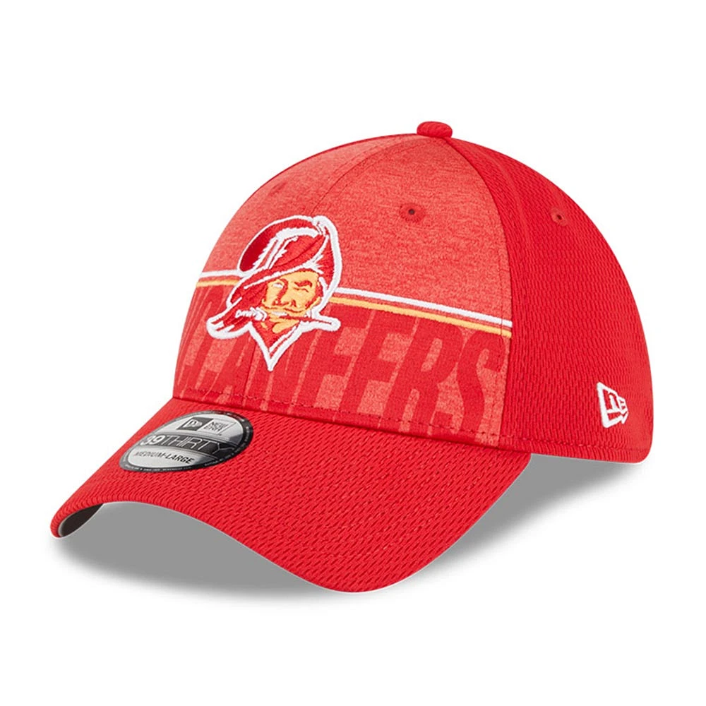 Casquette Flex Fit New Era Tampa Bay Buccaneers 2023 NFL Training Camp Throwback 39THIRTY pour homme, rouge