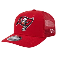 Casquette camionneur 9SEVENTY extensible à boutons-pression rouge des Buccaneers de Tampa Bay de New Era pour homme