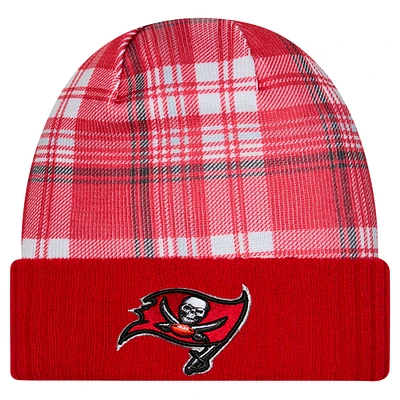 Bonnet en tricot à revers rouge Tampa Bay Buccaneers Sideline Statement pour homme New Era