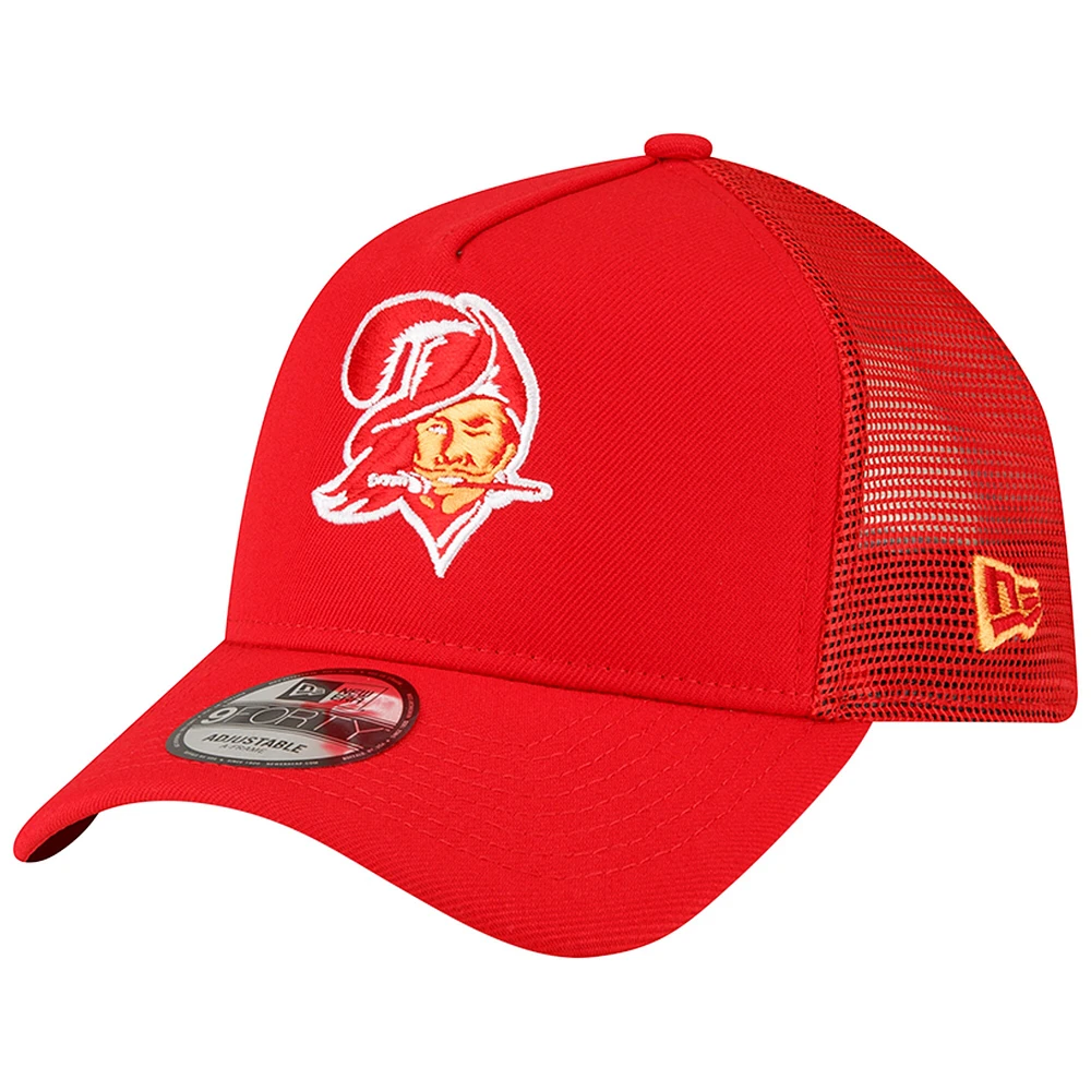 Casquette ajustable 9FORTY Trucker 9FORTY pour homme des Tampa Bay Buccaneers Throwback Logo New Era rouge