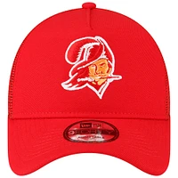 Casquette ajustable 9FORTY Trucker 9FORTY pour homme des Tampa Bay Buccaneers Throwback Logo New Era rouge