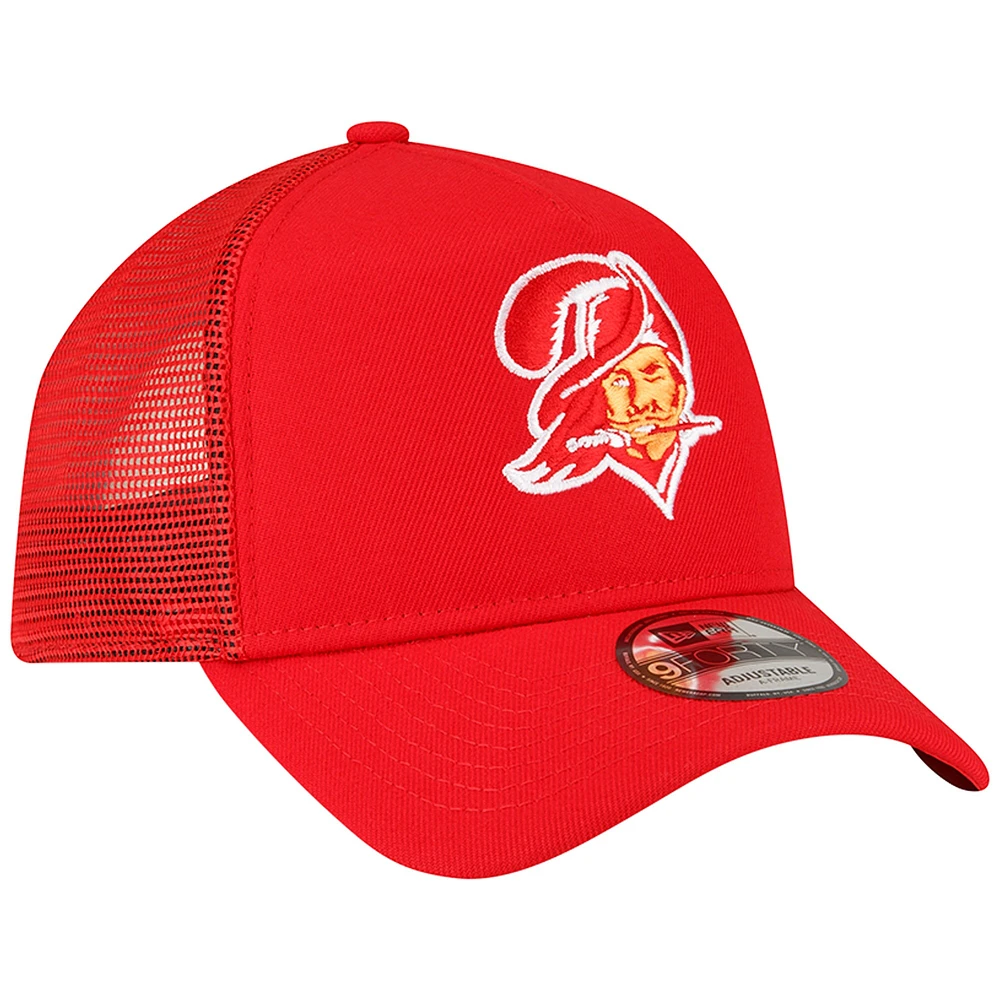 Casquette ajustable 9FORTY Trucker 9FORTY pour homme des Tampa Bay Buccaneers Throwback Logo New Era rouge