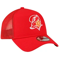 Casquette ajustable 9FORTY Trucker 9FORTY pour homme des Tampa Bay Buccaneers Throwback Logo New Era rouge