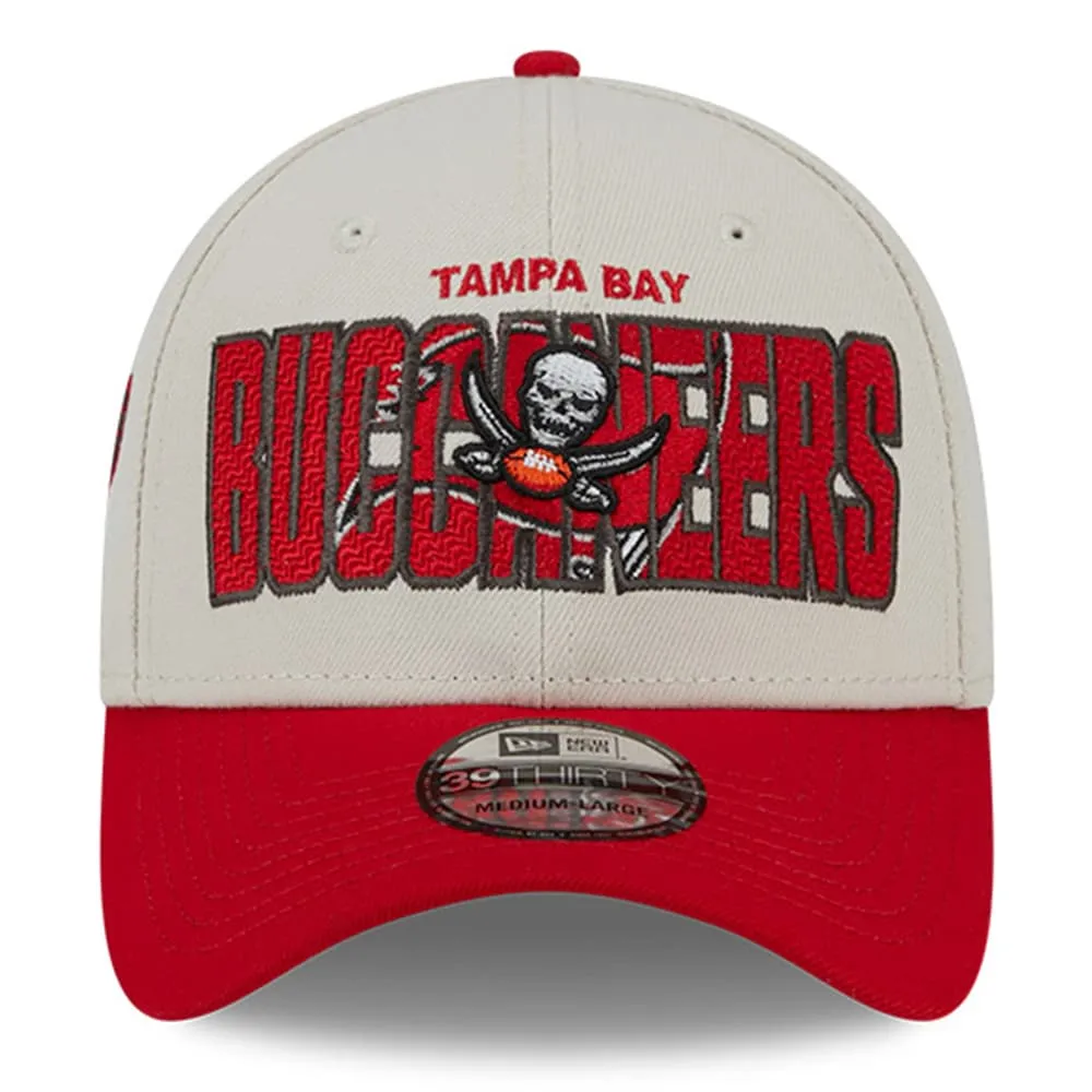 Casquette New Era Stone/Rouge Tampa Bay Buccaneers 2023 NFL Draft 39THIRTY Flex pour homme