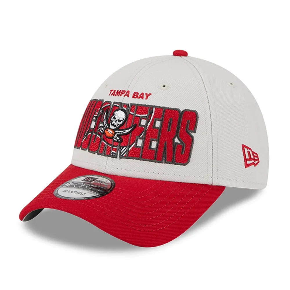 Casquette réglable New Era pour homme Tampa Bay Buccaneers 2023 NFL Draft 9FORTY pierre/rouge