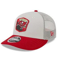 Casquette ajustée 59FIFTY Low Profile 59FIFTY des Tampa Bay Buccaneers 2023 Salute To Service New Era pour hommes