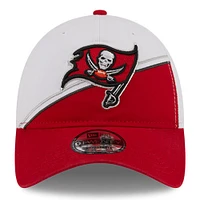 Casquette ajustable 9TWENTY Sideline 2023 Sideline 9TWENTY des Tampa Bay Buccaneers New Era pour homme, blanc/écarlate