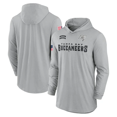 T-shirt à capuche léger et performant manches longues Nike gris Tampa Bay Buccaneers 2024 Salute to Service pour homme