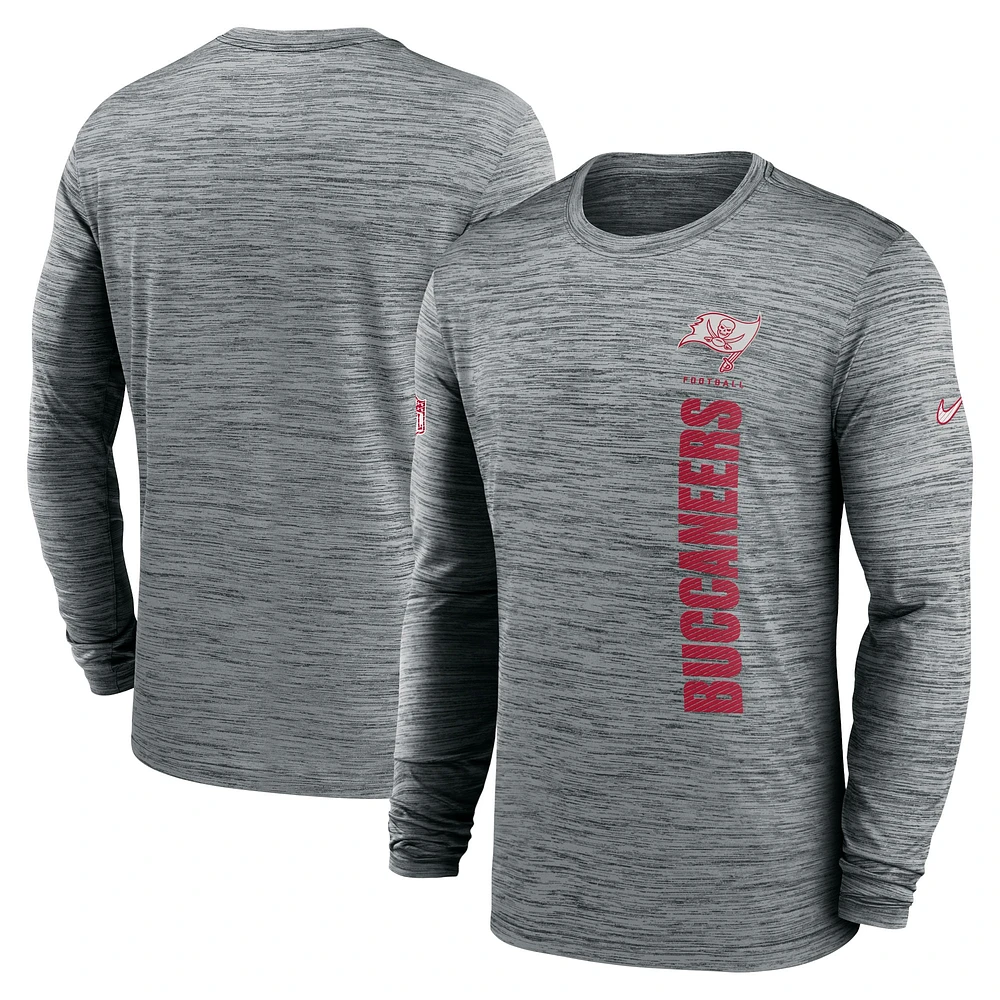 T-shirt Nike gris à manches longues pour homme Tampa Bay Buccaneers 2024 Sideline Velocity Performance