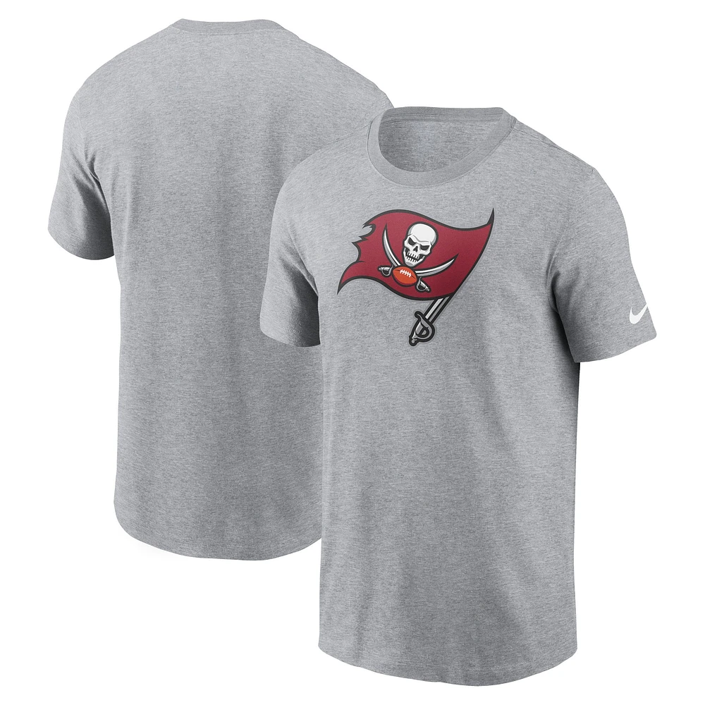 T-shirt essentiel avec logo Tampa Bay Buccaneers Nike gris pour homme