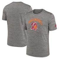 T-shirt Nike Heather Charcoal Tampa Bay Buccaneers Throwback Sideline Performance pour homme