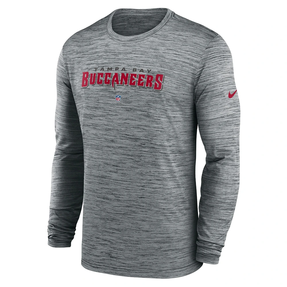 T-shirt à manches longues Nike Heather Grey Tampa Bay Buccaneers Sideline Team Velocity Performance pour hommes