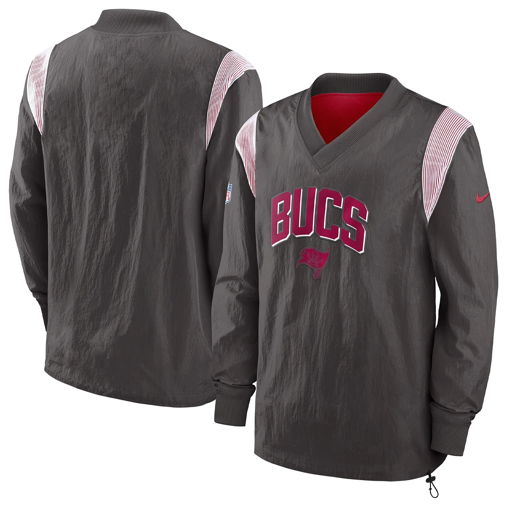 Veste coupe-vent à encolure en V pour homme Nike Tampa Bay Buccaneers Sideline Athletic Stack étain