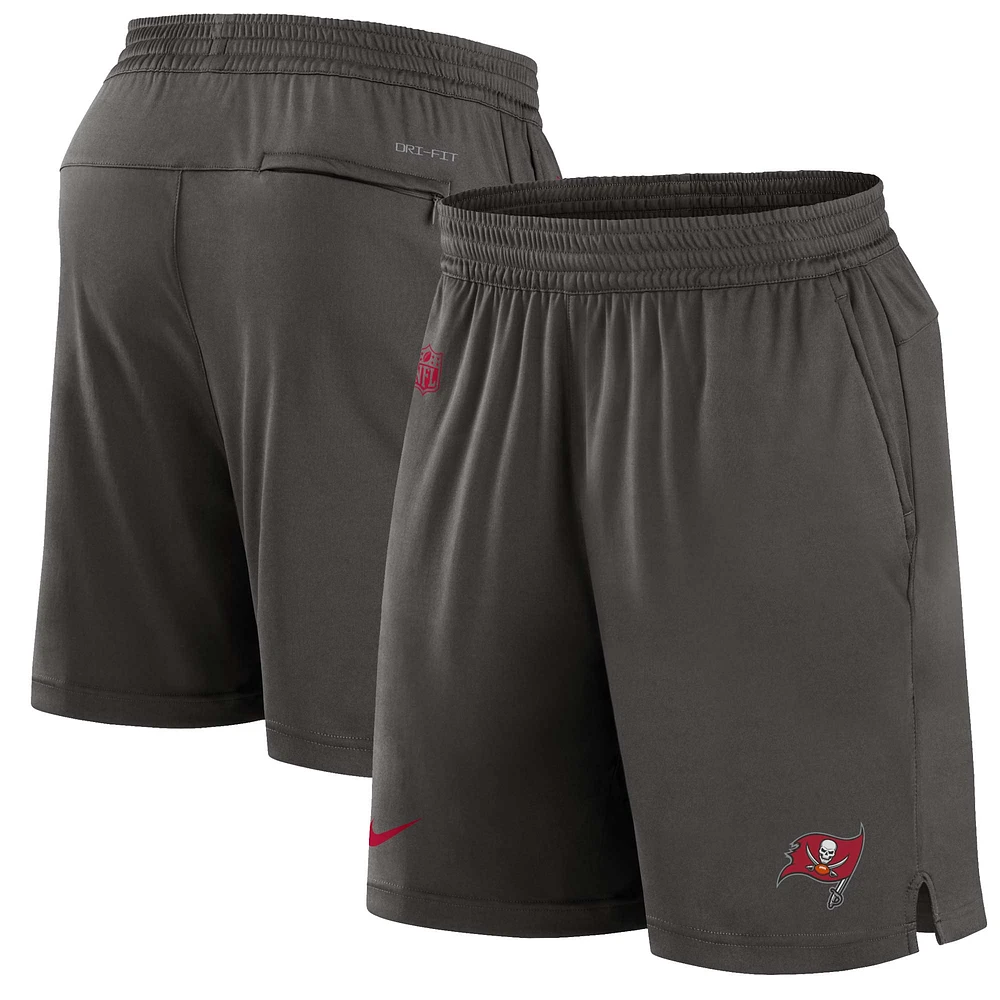 Short Performance Sideline des Buccaneers de Tampa Bay en étain Nike pour homme