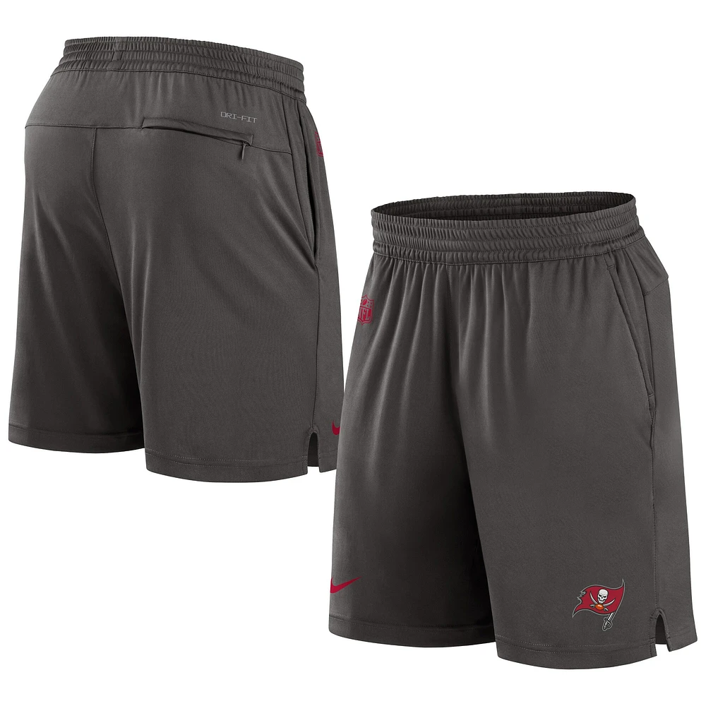 Short Performance Sideline des Buccaneers de Tampa Bay en étain Nike pour homme