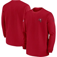 Nike Tampa Bay Buccaneers 2023 Sideline Throwback Heavy Brushed Waffle Haut à manches longues rouge pour homme