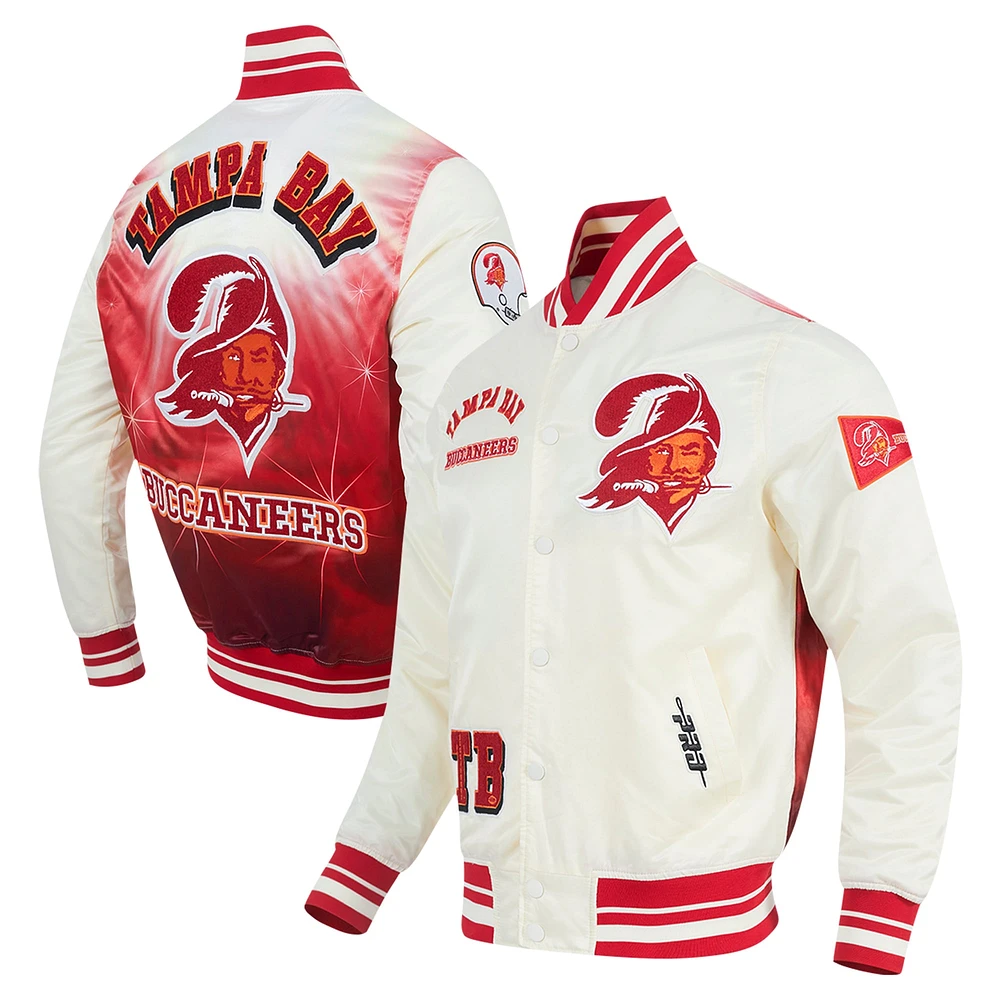 Veste à boutons-pression en satin sublimé Pro Standard Cream Tampa Bay Buccaneers pour homme