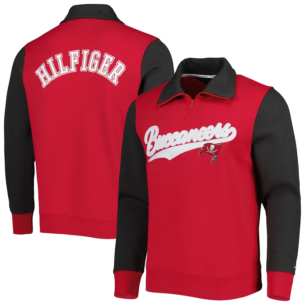 Sweat Tommy Hilfiger rouge/étain Tampa Bay Buccaneers Aiden Quarter-Zip Sweat-shirt pour homme