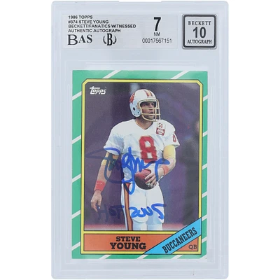 V106832 Bucs Steve Young Tampa Bay Buccaneers Carte de recrue autographiée Topps #374 Beckett Fanatics Witnessed 7/10 avec inscription "HOF 2005" Steve Young AUT TPP TRADING CARDS 45666 AUTTRC CA01F06942 #25