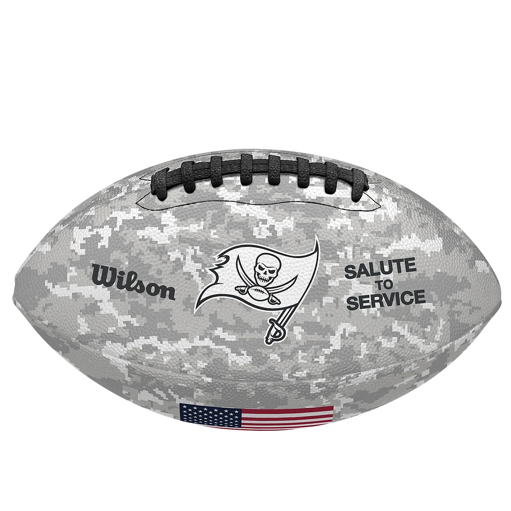 Les Buccaneers de Tampa Bay rendent hommage à Service Wilson Pro Football en 2024