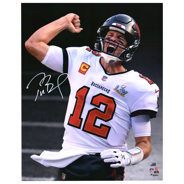 Tom Brady Signed Tampa Bay Buccaneers Fist Pump Spotlight 16×20