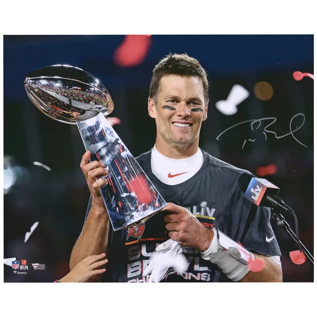 Tom Brady Super Bowl LV Fist Pump 16x20