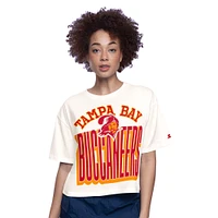 T-shirt court blanc pour femme des Buccaneers de Tampa Bay, coupe boxy et rétro, motif Starter Play the Ball