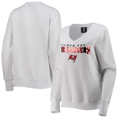 Cuce Blanc Tampa Bay Buccaneers Victory V-Neck Pullover Sweatshirt pour femme