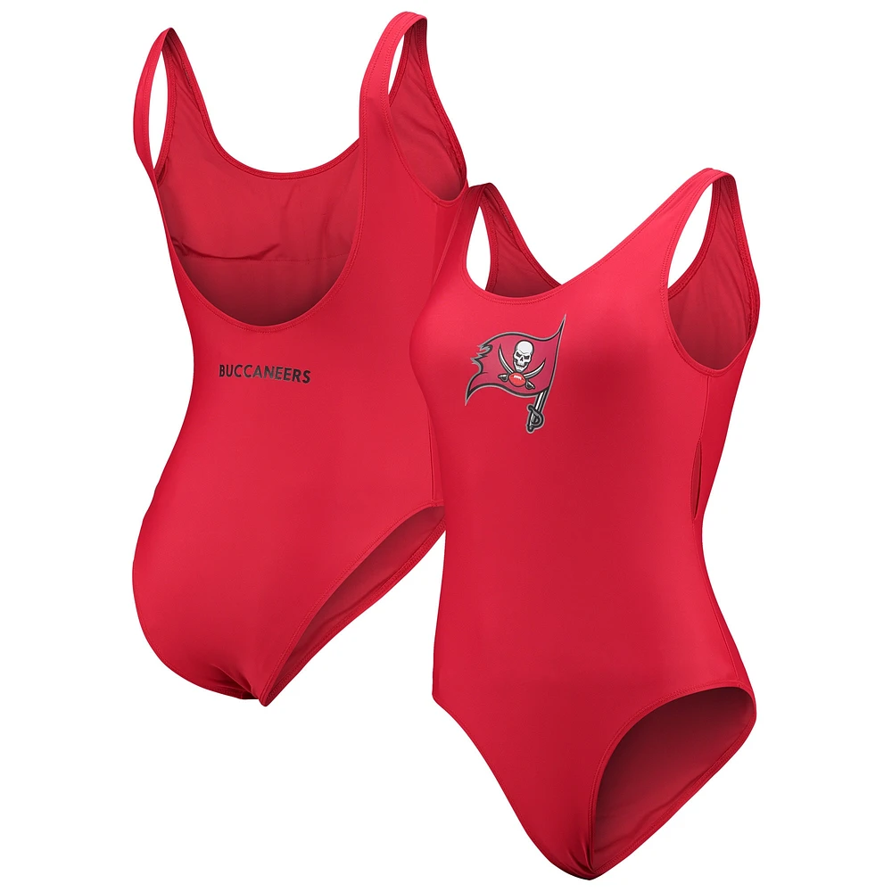 Maillot de bain une pièce rouge G-III 4Her par Carl Banks pour femmes des Buccaneers Tampa Bay Making Waves