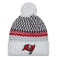 Bonnet en tricot à revers avec pompon New Era Tampa Bay Buccaneers 2023 Sideline pour femme, blanc