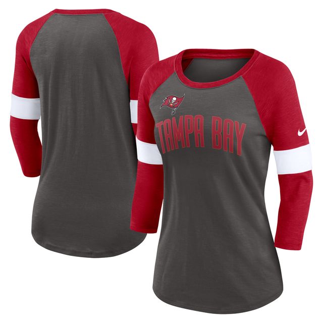 T-shirt à manches 3/4 raglan Nike pour femme Étain/Rouge Tampa Bay Buccaneers Football Pride Slub