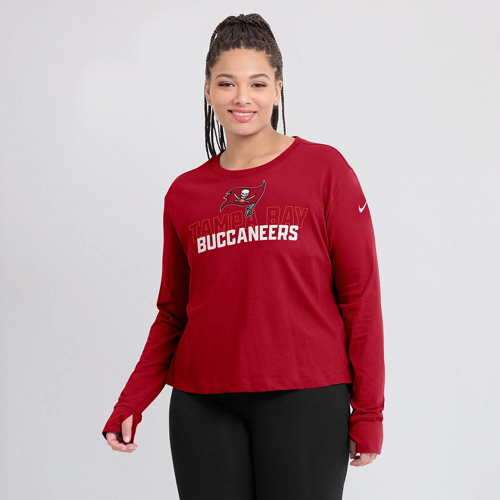 T-shirt à manches longues Nike rouge Tampa Bay Buccaneers Modest Crop Performance pour femme