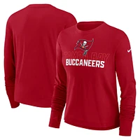 T-shirt à manches longues Nike rouge Tampa Bay Buccaneers Modest Crop Performance pour femme