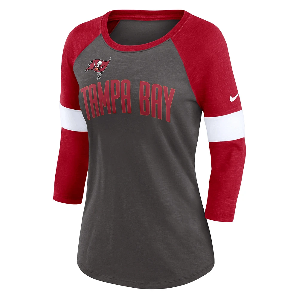 T-shirt à manches 3/4 Nike Tampa Bay Buccaneers pour femme, étain/rouge chiné, Football Pride Raglan