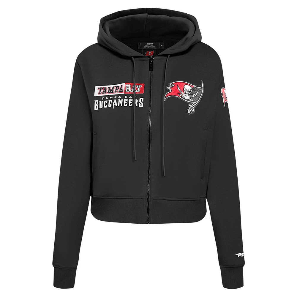 Sweat à capuche zippé logo fendu Pro Standard noir pour femme des Buccaneers de Tampa Bay