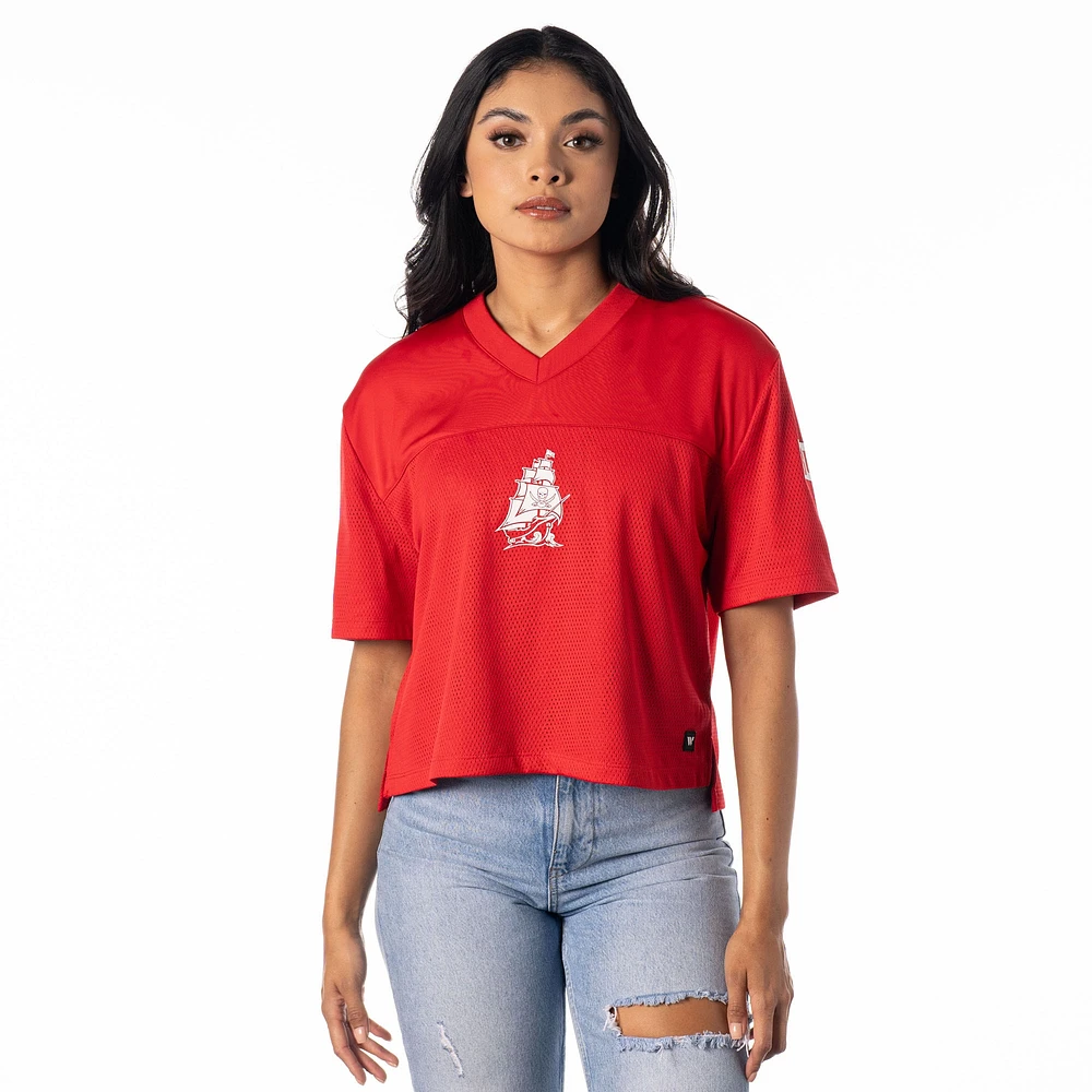 T-shirt à col en V rouge pour femme The Wild Collective des Buccaneers de Tampa Bay