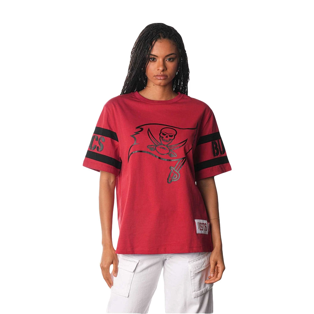 T-shirt à épaules tombantes rouge Tampa Bay Buccaneers pour femme The Wild Collective