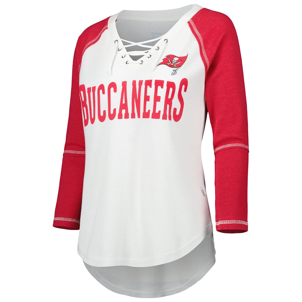 T-shirt à col en V lacets et manches 3/4 Touch White/Red Tampa Bay Buccaneers Rebel Raglan Tri-Blend pour femmes