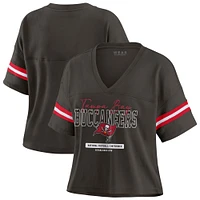 T-shirt court à col en V et blocs de couleurs orange Tampa Bay Buccaneers pour femme WEAR by Erin Andrews