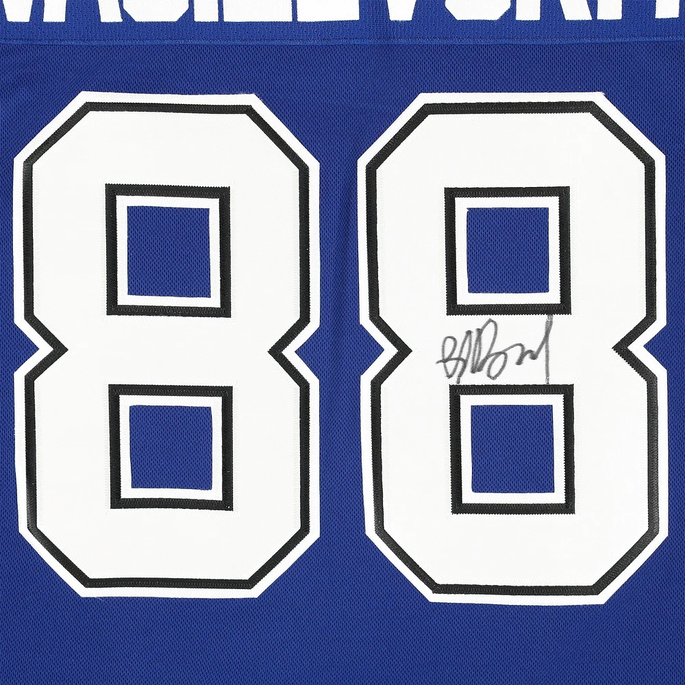 Maillot premium bleu dédicacé par Andrei Vasilevskiy du Lightning de Tampa Bay
