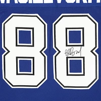 Maillot premium bleu dédicacé par Andrei Vasilevskiy du Lightning de Tampa Bay