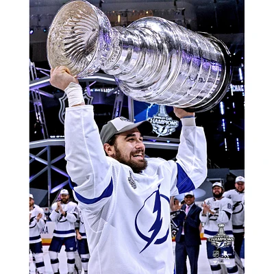 Photographie non signée de Cédric Paquette, joueur du Lightning Tampa Bay, lors la cérémonie remise Coupe Stanley 2020